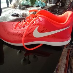 Nike running tennis shoes